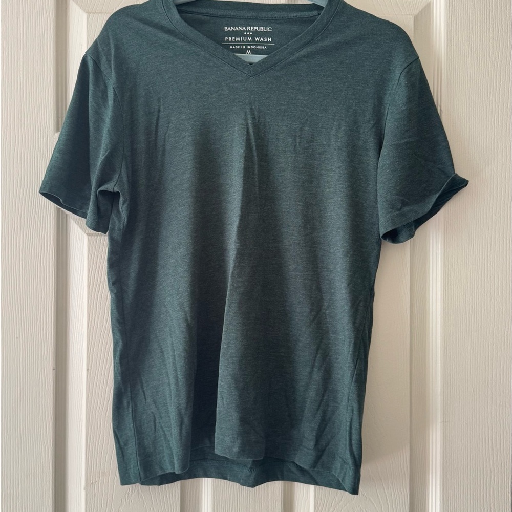 Banana Republic Men's Dark Green V-Neck Tee